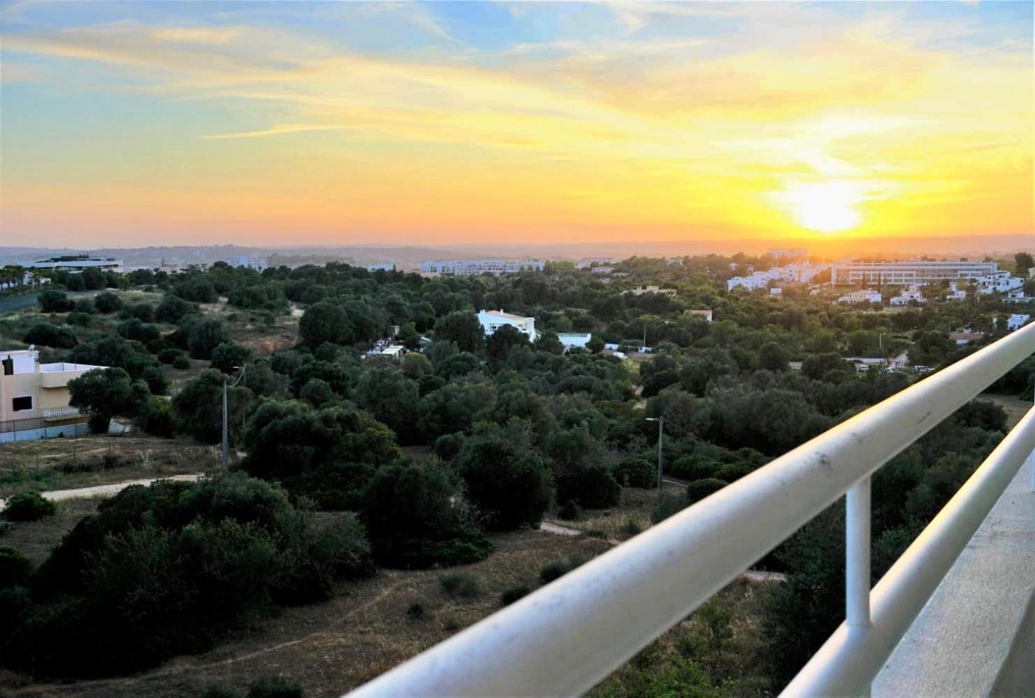 Ferienwohnung Cozy Alvor Retreat - Sunset Balcony, Wi-Fi & Ac Exterior foto